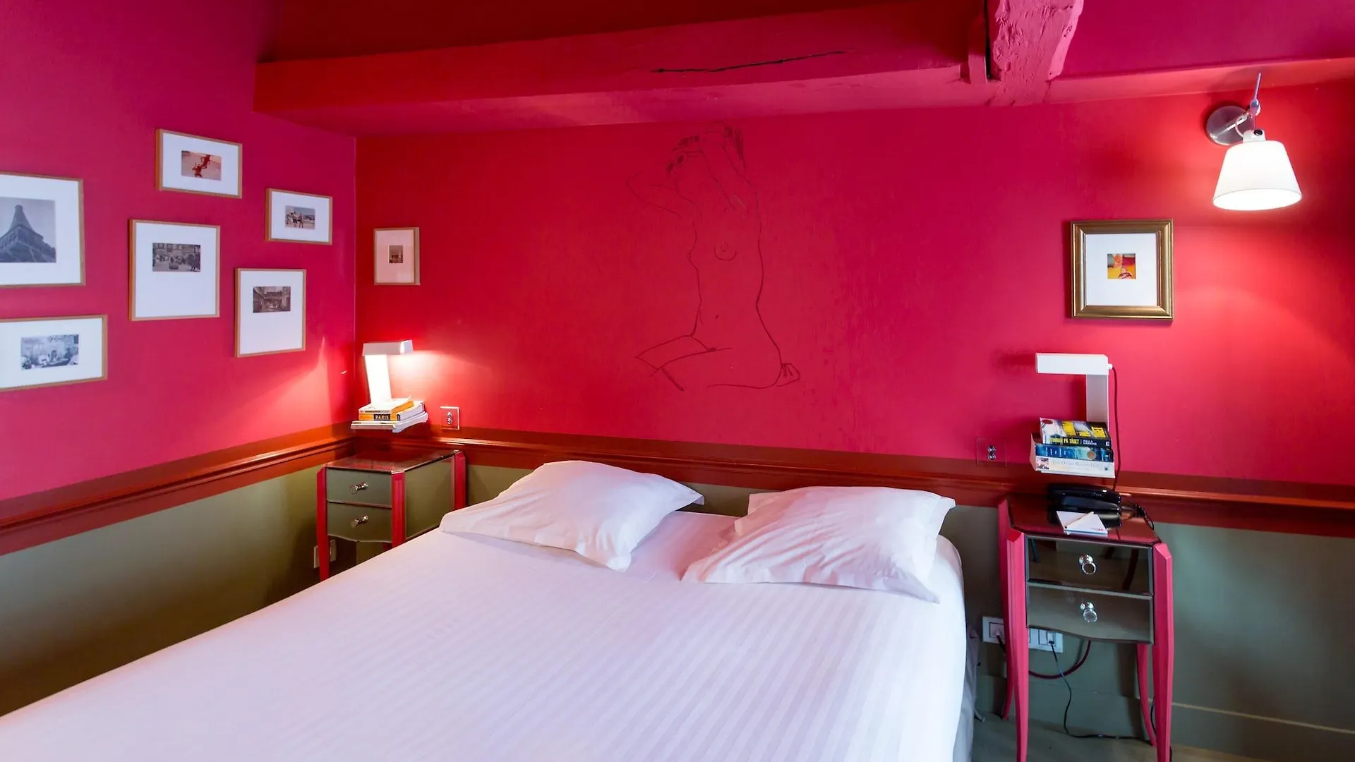 ***  Hotel Crayon Paris France